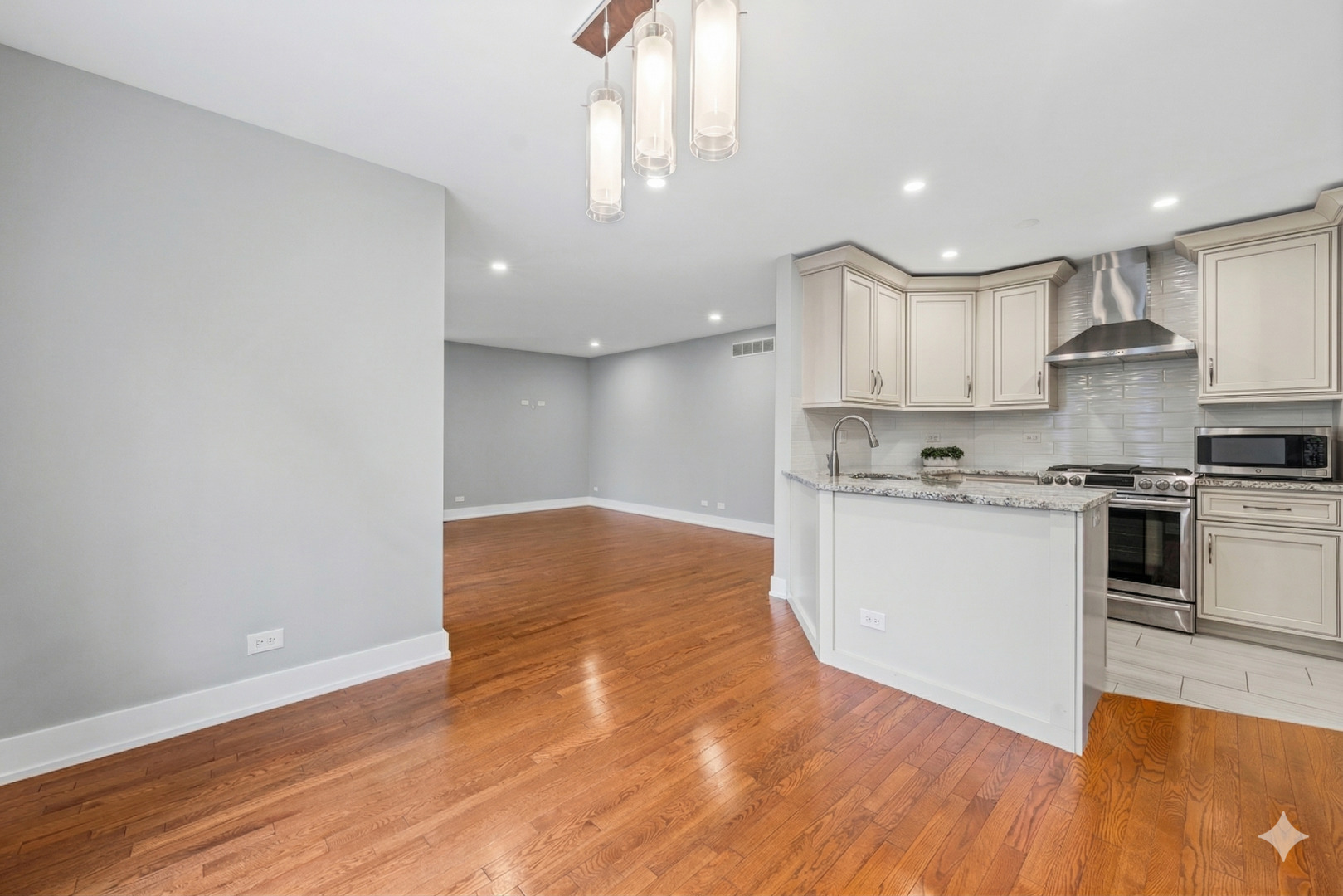 1066 Shermer Road, Unit 1066 Glenview, IL 60025 - Photo 4 of 25