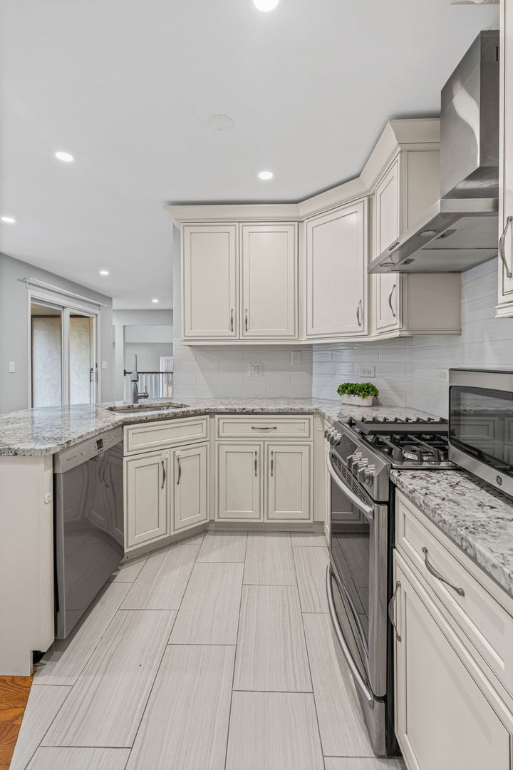 1066 Shermer Road, Unit 1066 Glenview, IL 60025 - Photo 9 of 25