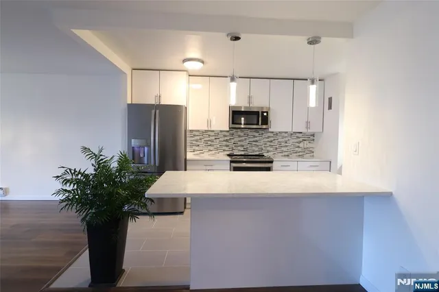 $3,500 | 1600 Center Avenue, Unit 12C, Fort Lee, NJ 07024