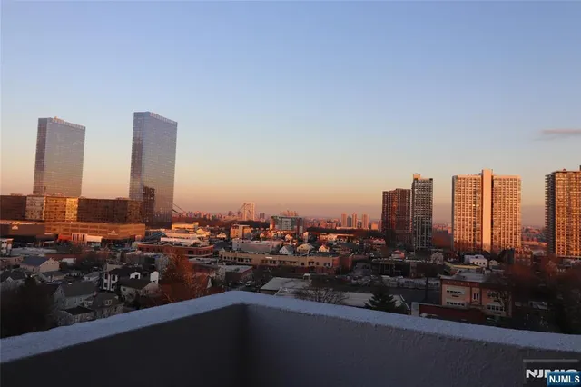 $3,500 | 1600 Center Avenue, Unit 12C, Fort Lee, NJ 07024