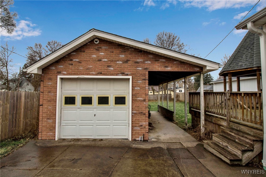 115 Richfield Road Amherst, NY 14221 - Photo 4 of 35 Garage