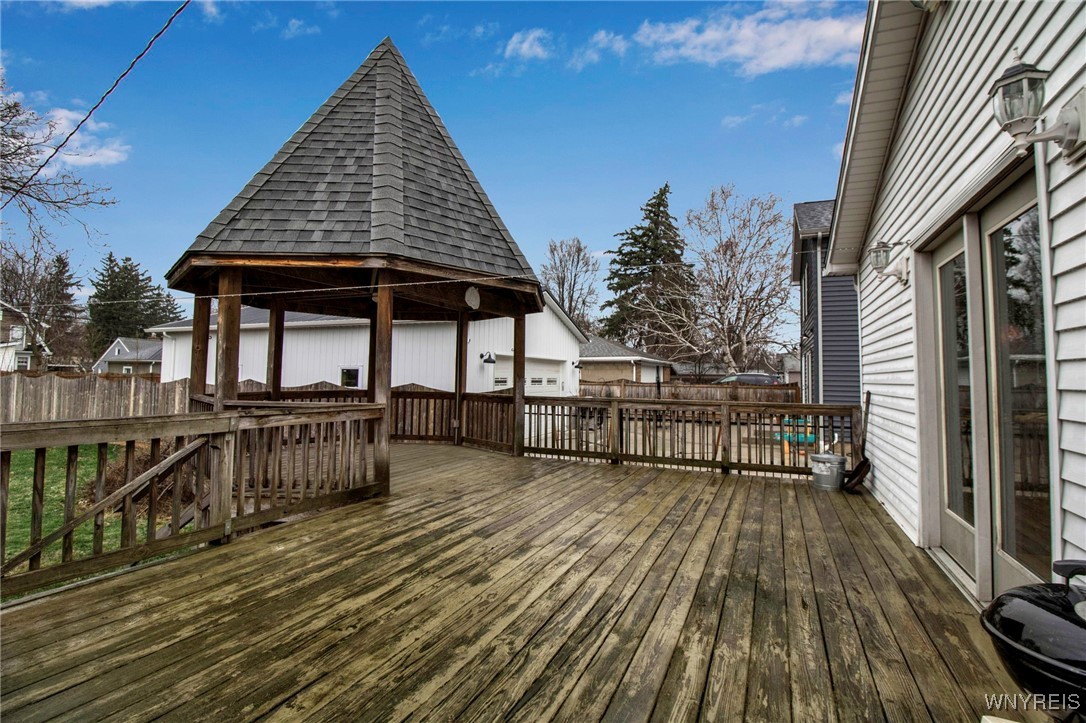 115 Richfield Road Amherst, NY 14221 - Photo 6 of 35 Deck