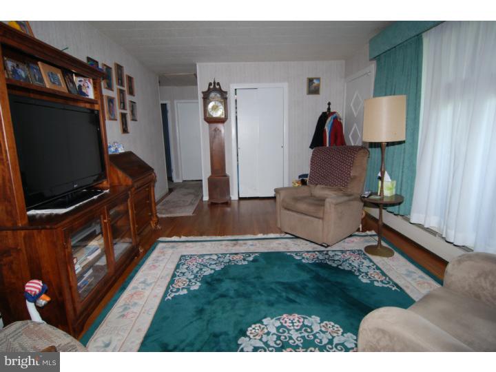 88 Old Church Road Robesonia, PA 19551 - Photo 5 of 35 Living Room