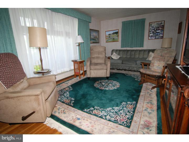 88 Old Church Road Robesonia, PA 19551 - Photo 6 of 35 Living Room