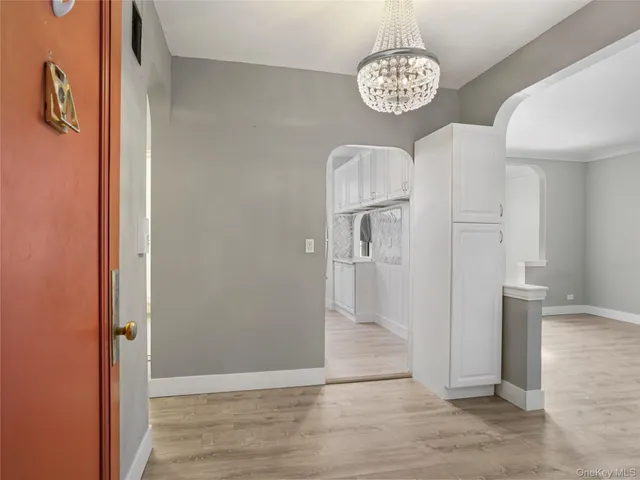 $2,200 | 2 Greenridge Avenue, Unit 3G, White Plains, NY 10605