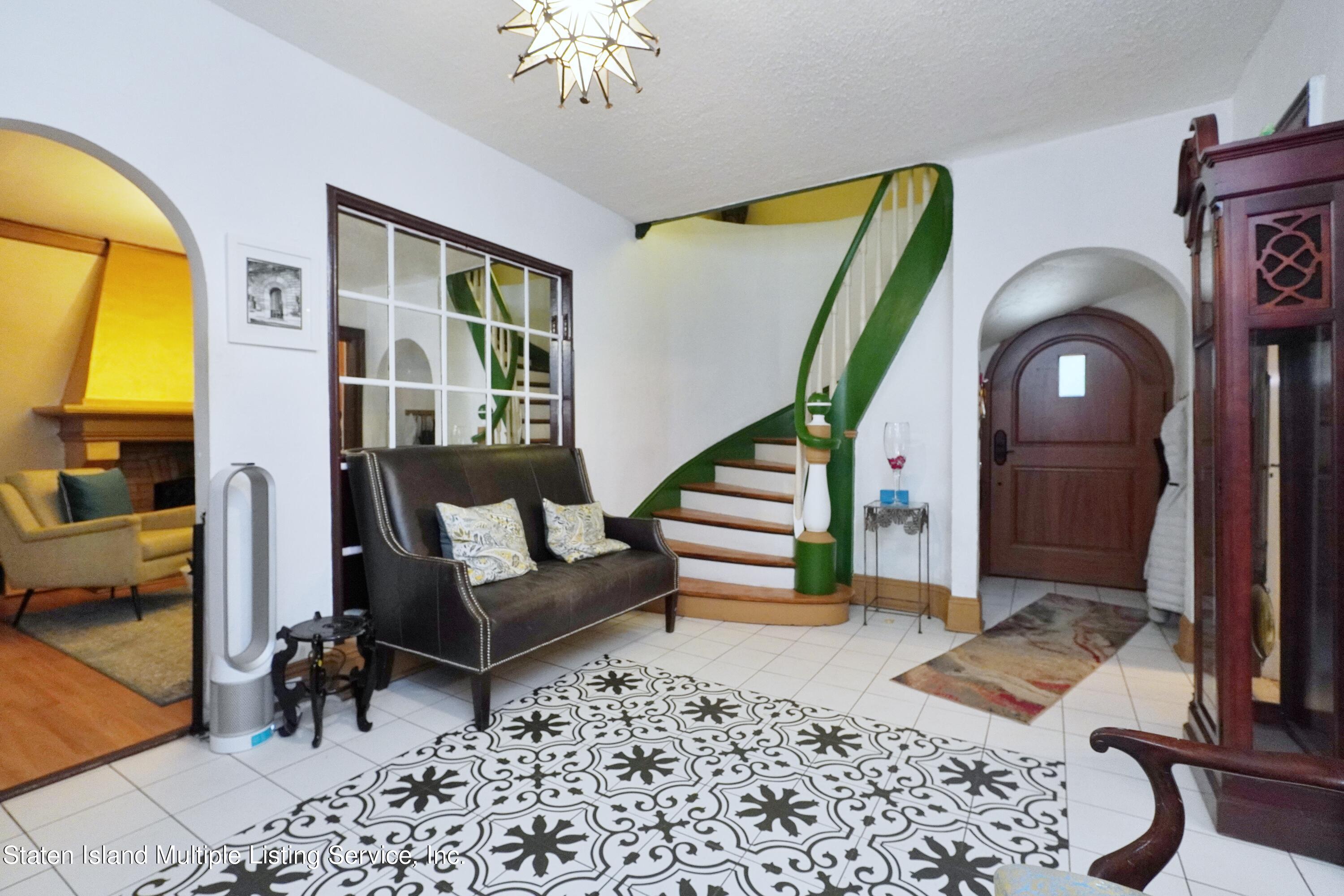 75 4 Corners Road Staten Island, NY 10304 - Photo 4 of 49 Entrance02