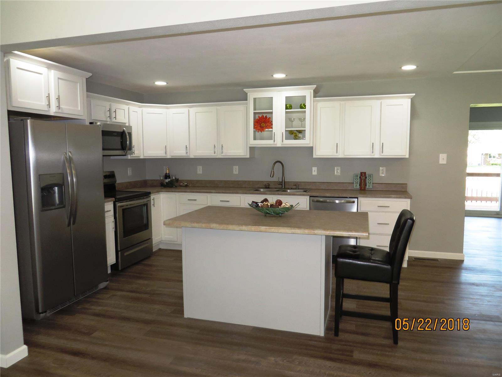 746 Berry Road Wood River, IL 62095 - Photo 2 of 31