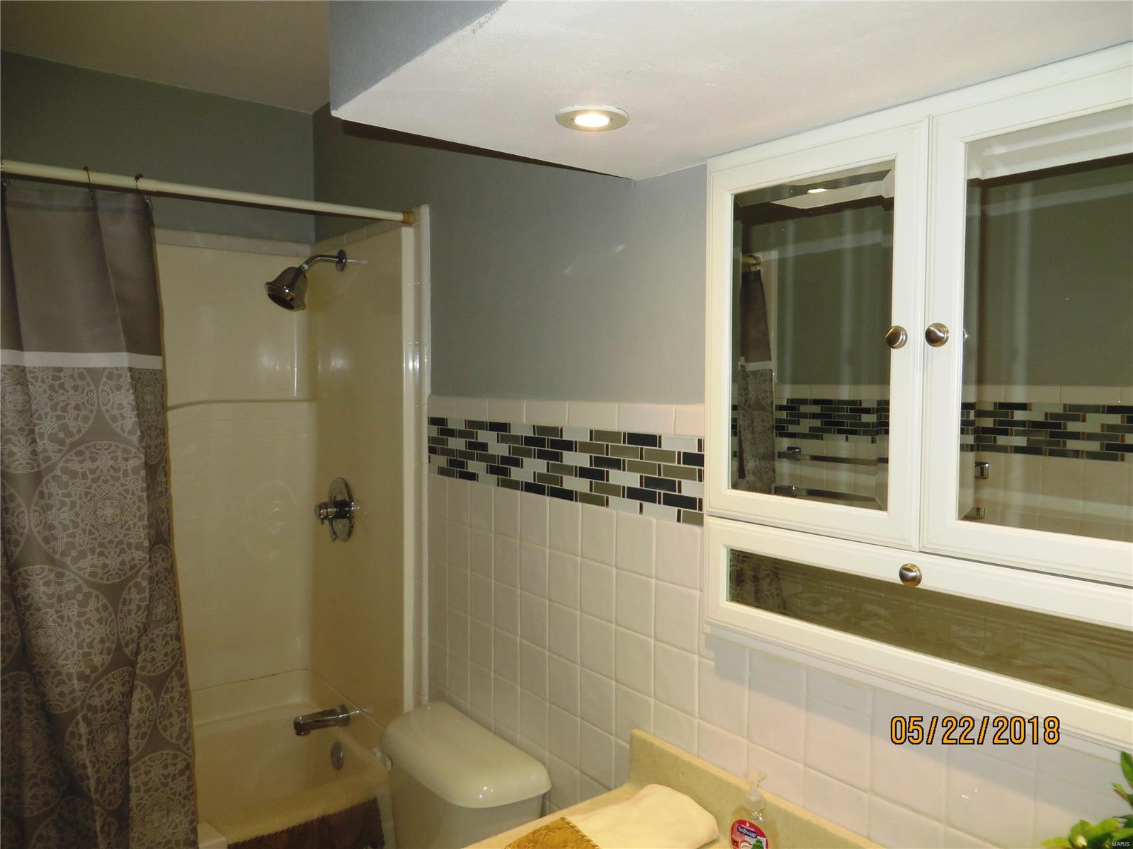 746 Berry Road Wood River, IL 62095 - Photo 12 of 31