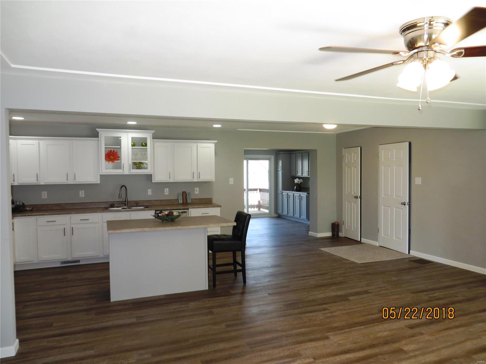746 Berry Road Wood River, IL 62095 - Photo 3 of 31