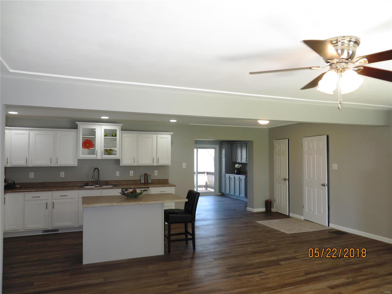 746 Berry Road Wood River, IL 62095 - Photo 4 of 31