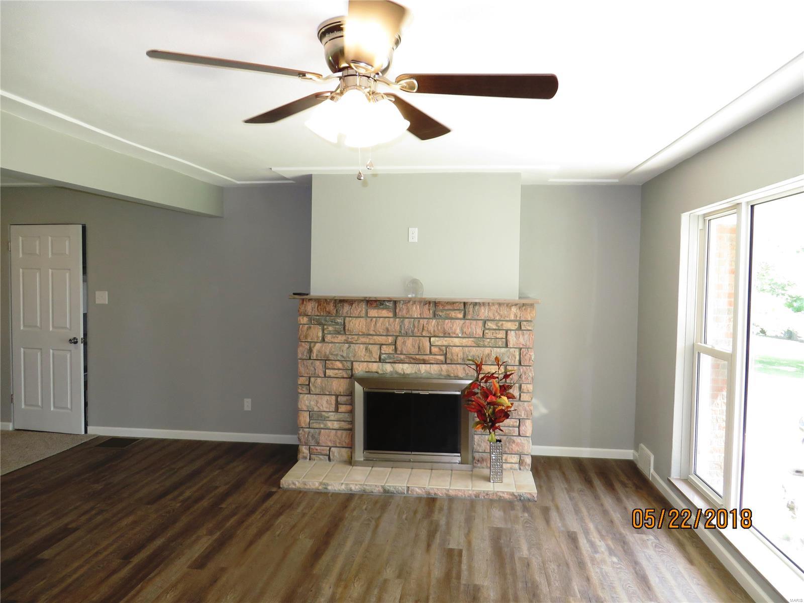 746 Berry Road Wood River, IL 62095 - Photo 5 of 31