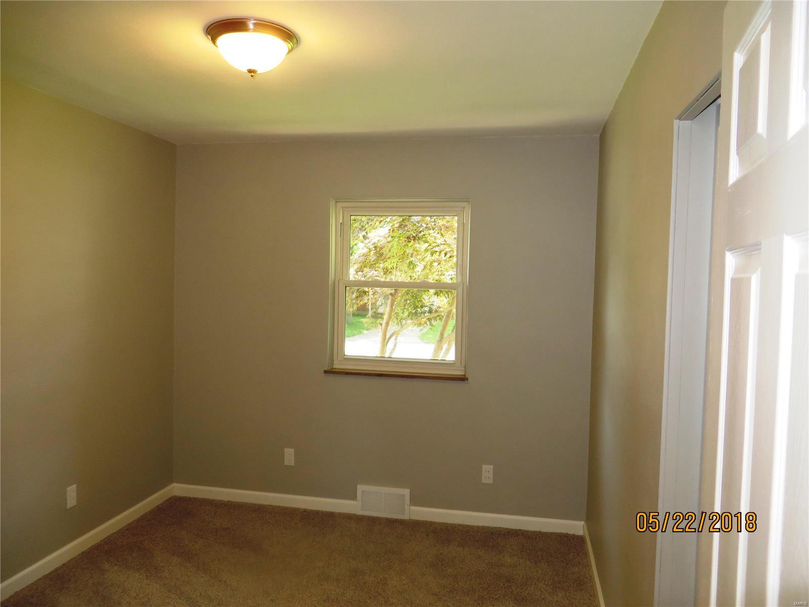 746 Berry Road Wood River, IL 62095 - Photo 7 of 31