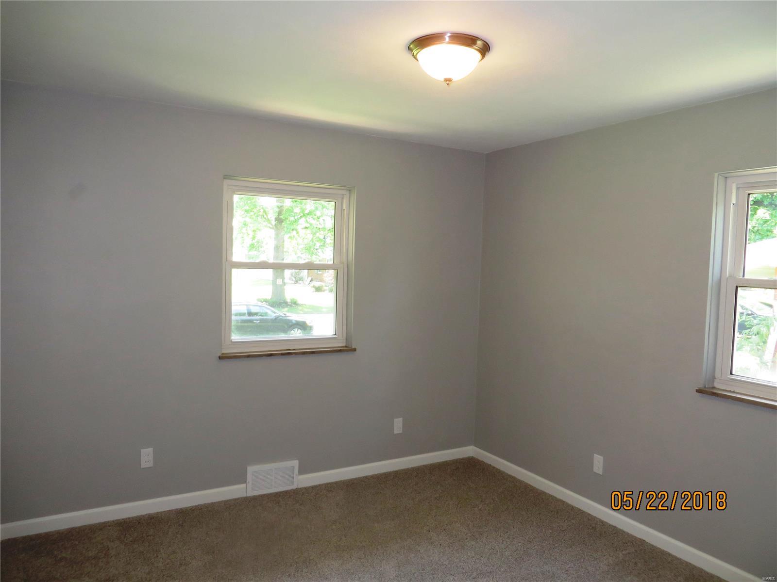 746 Berry Road Wood River, IL 62095 - Photo 8 of 31
