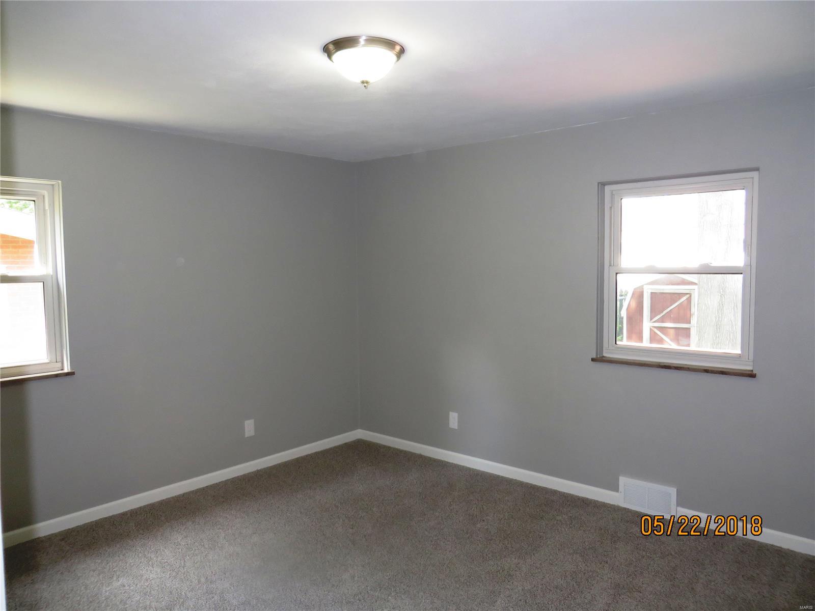 746 Berry Road Wood River, IL 62095 - Photo 9 of 31