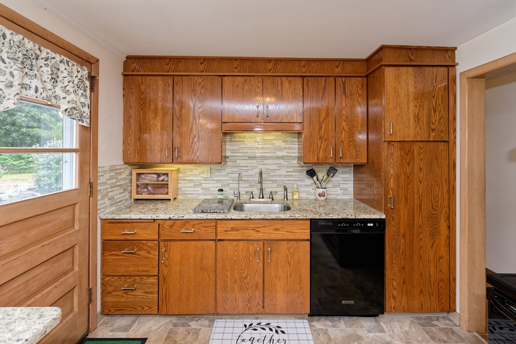 11 Lyman Road Framingham, MA 01701 - Photo 12 of 42 Gallery Image 12