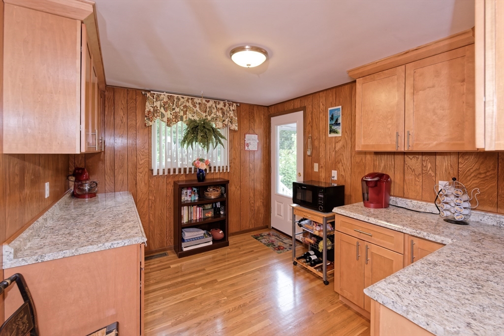 11 Lyman Road Framingham, MA 01701 - Photo 10 of 42 Gallery Image 10