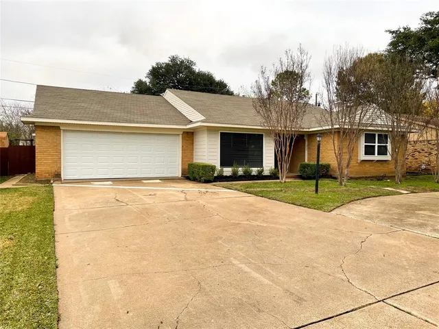 a house view with a outdoor space