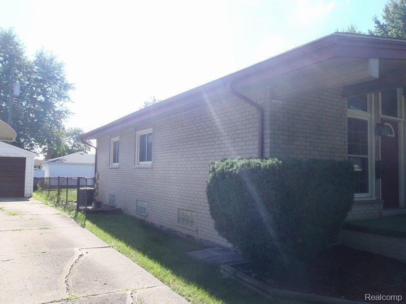 2933 Grange Road Trenton, MI 48183 - Photo 2 of 19 P7250049.JPG