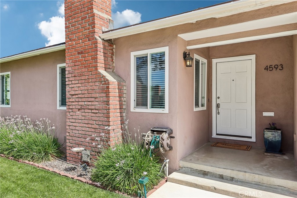 4593 Gardena Drive Riverside, CA 92506 - Photo 4 of 40