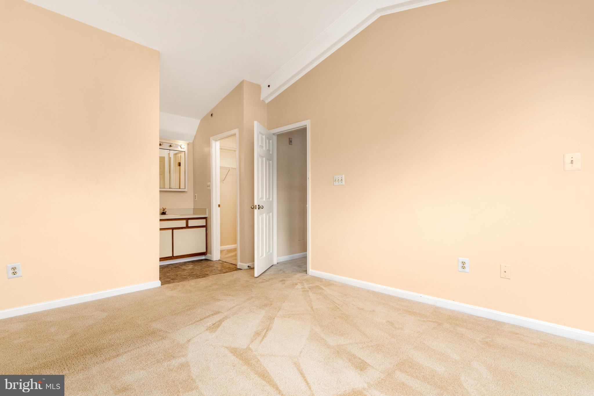604 Moonglow Road, Unit 304 Odenton, MD 21113 - Photo 18 of 27 Bedroom (Master)