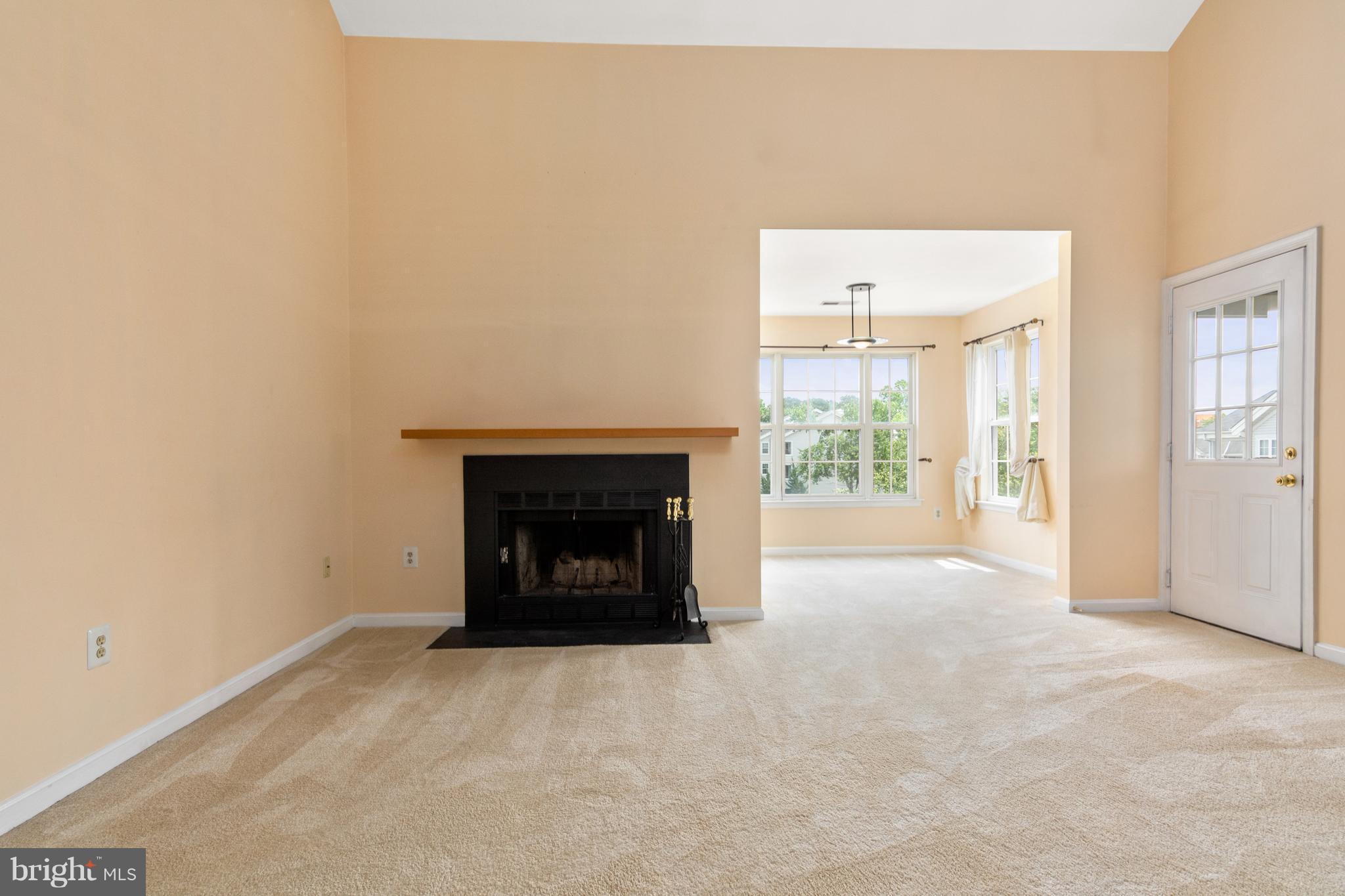 604 Moonglow Road, Unit 304 Odenton, MD 21113 - Photo 4 of 27 Living Room