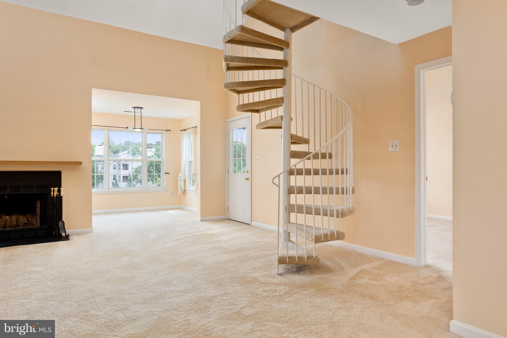 604 Moonglow Road, Unit 304 Odenton, MD 21113 - Photo 5 of 27 Living Room