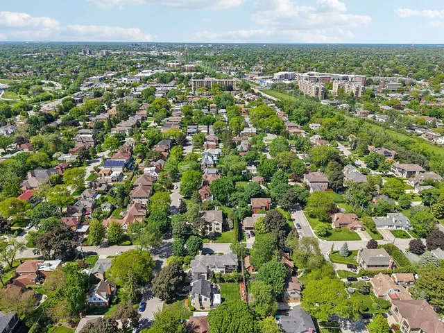 $969,999 | 6857 North Knox Avenue, Lincolnwood, IL 60712