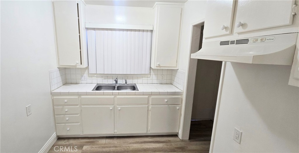 6702 Flora Avenue, Unit A Bell, CA 90201 - Photo 14 of 17 Kitchen