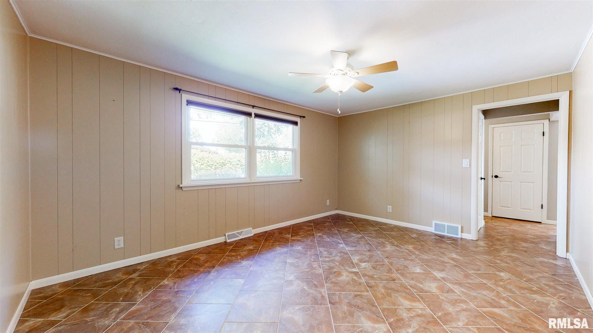 2025 West Kennard Road Peoria, IL 61614 - Photo 33 of 38 Gallery Image 33
