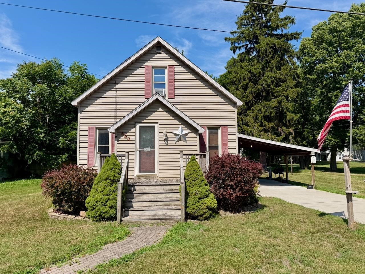 623 North Line Street Chesaning, MI 48616 - Photo 2 of 33