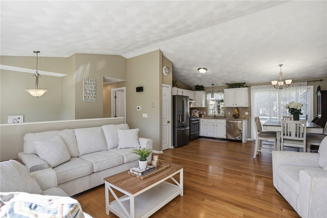 83 Holmes Road Warwick, RI 02888 - Photo 4 of 23