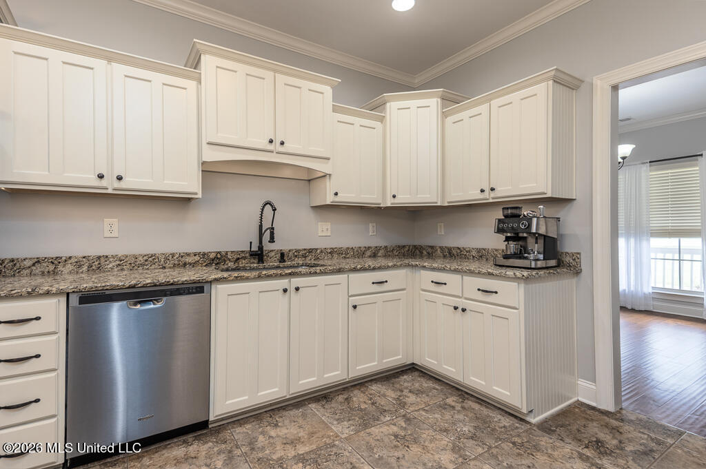 7100 Love Sta Loop Hernando, MS 38632 - Photo 13 of 36 Kitchen w/Farm Sink