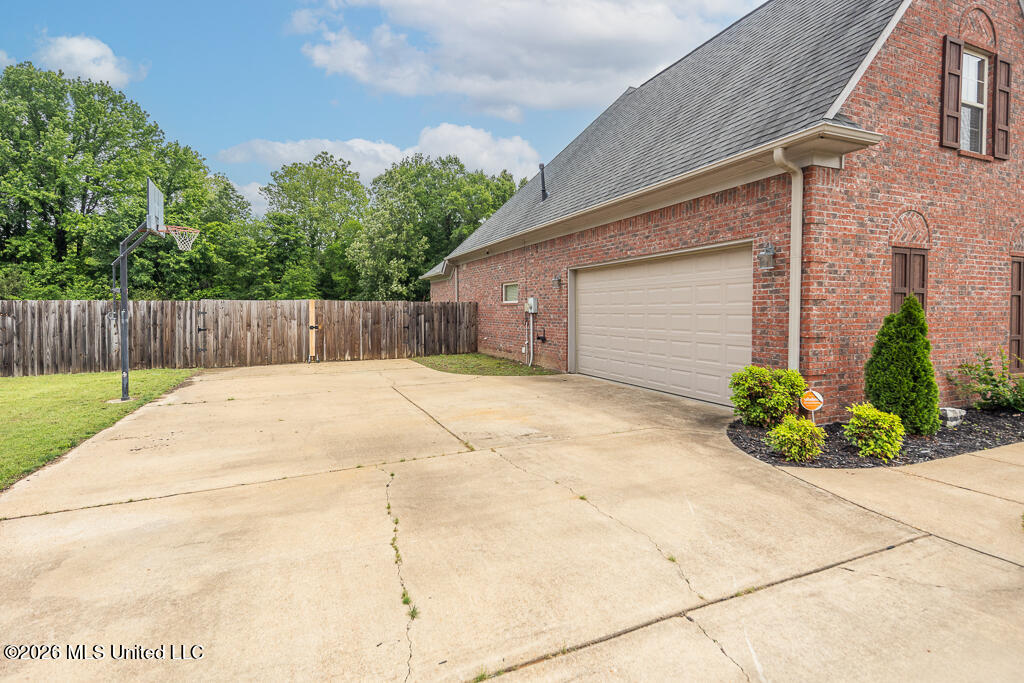 7100 Love Sta Loop Hernando, MS 38632 - Photo 31 of 36 Large Driveway
