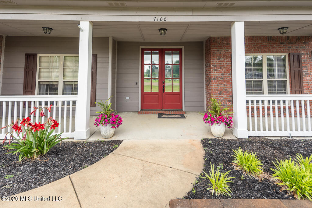 7100 Love Sta Loop Hernando, MS 38632 - Photo 5 of 36 Welcoming Double Entry Doors
