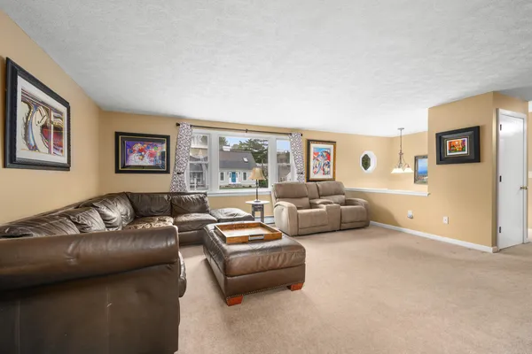 $899,000 | 153 Hickory Hill Circle, Osterville, MA 02655