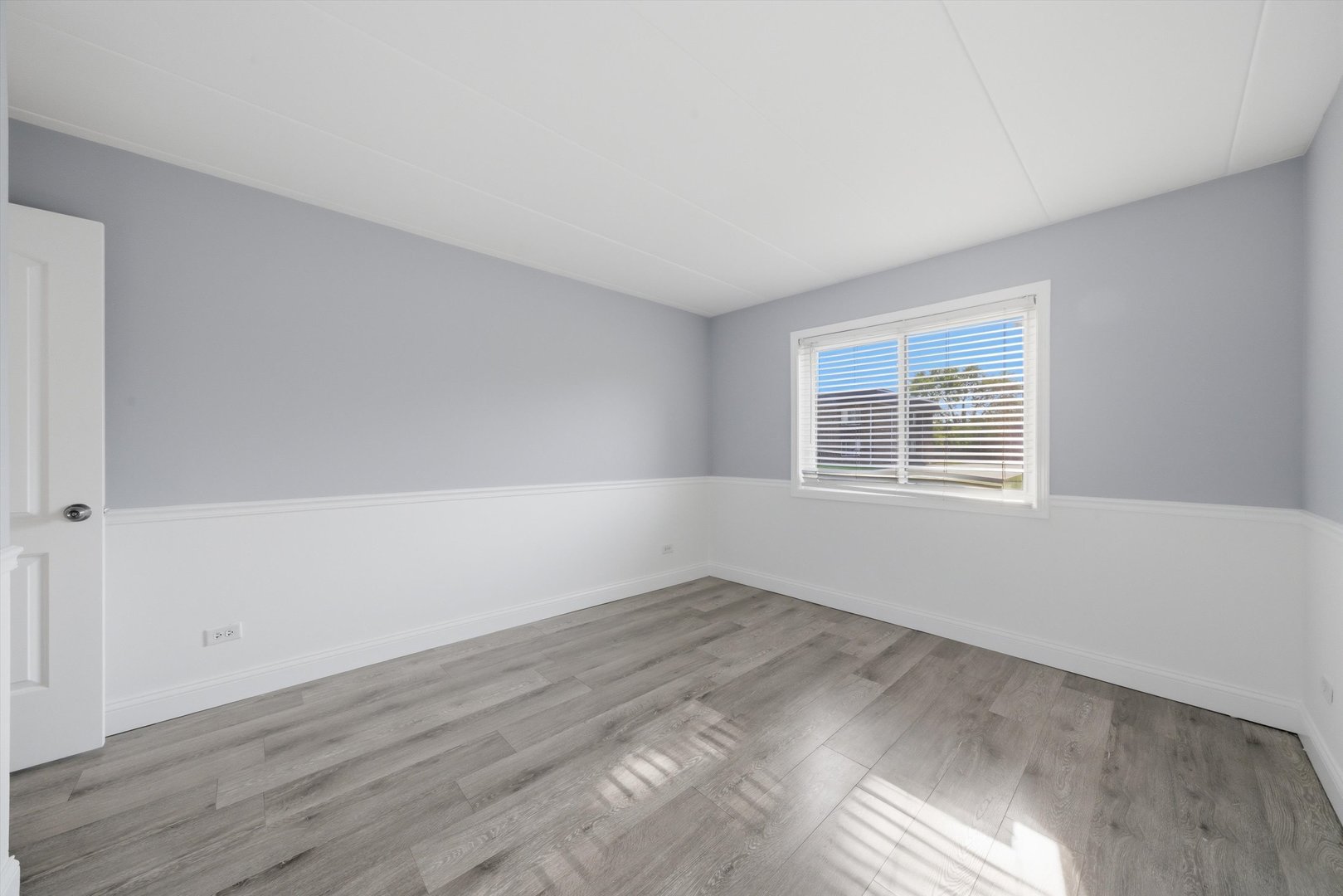 18205 Hart Drive, Unit 3A Homewood, IL 60430 - Photo 20 of 27 a view of an empty room with wooden floor and a window