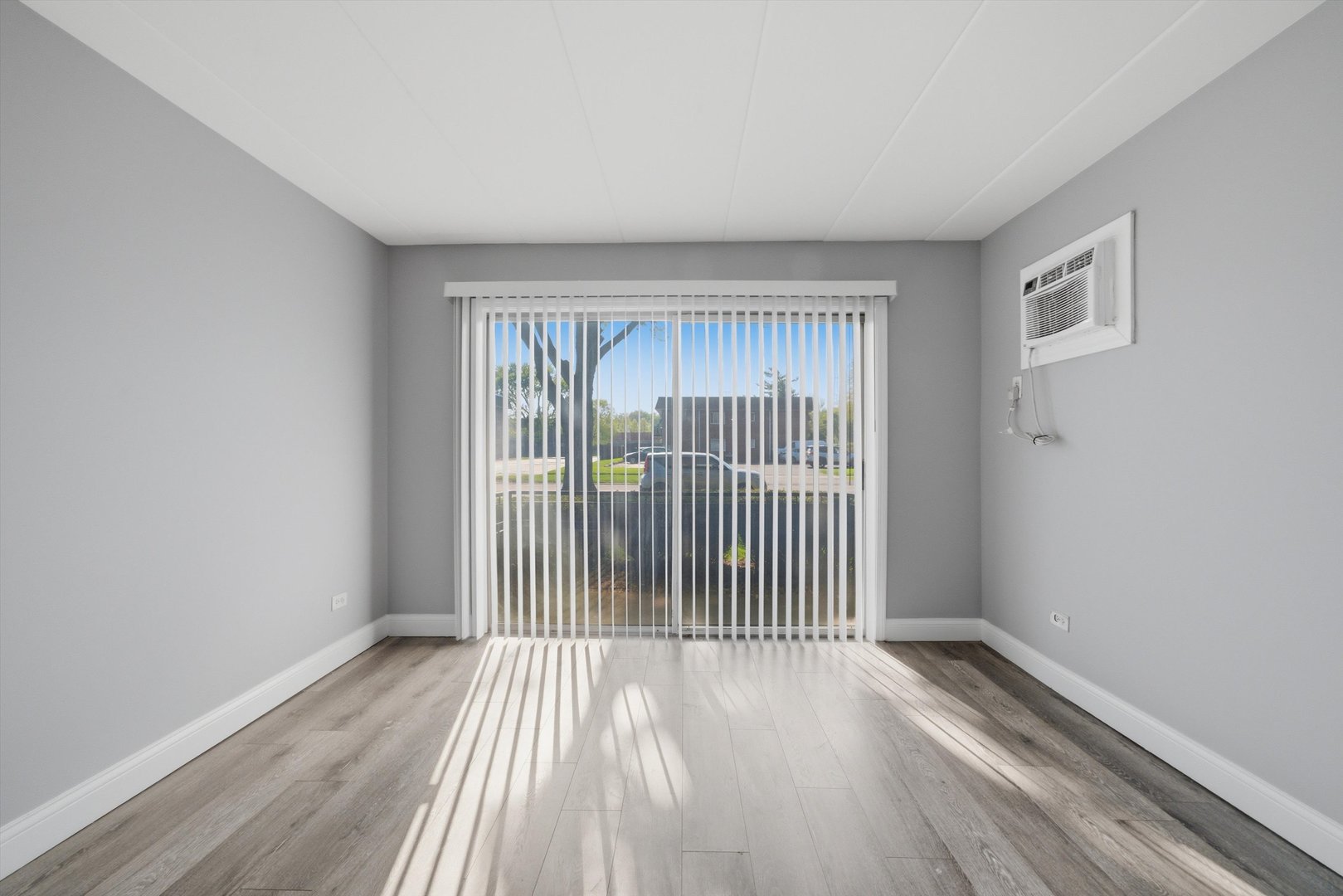 18205 Hart Drive, Unit 3A Homewood, IL 60430 - Photo 22 of 27 wooden floor in a room