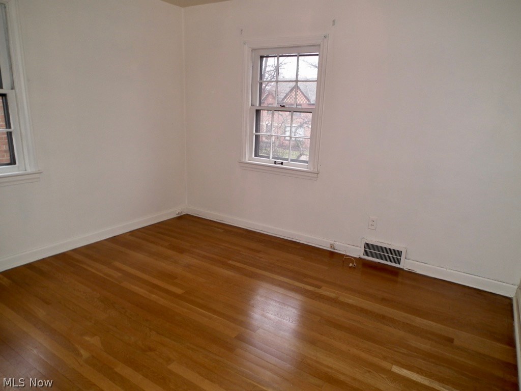 2449 Saybrook Road Cleveland, OH 44118 - Photo 16 of 19