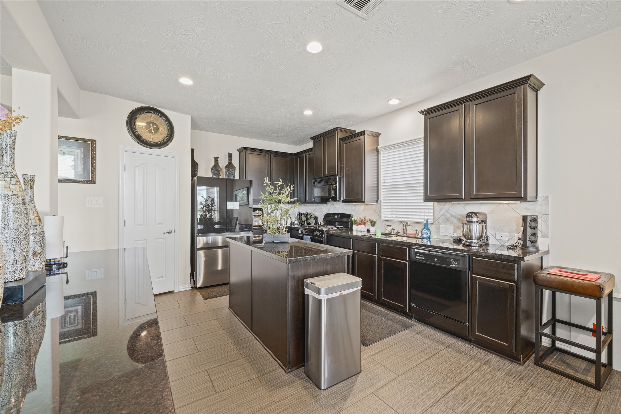 1822 Luminous Waters Lane Rosharon, TX 77583 - Photo 5 of 15
