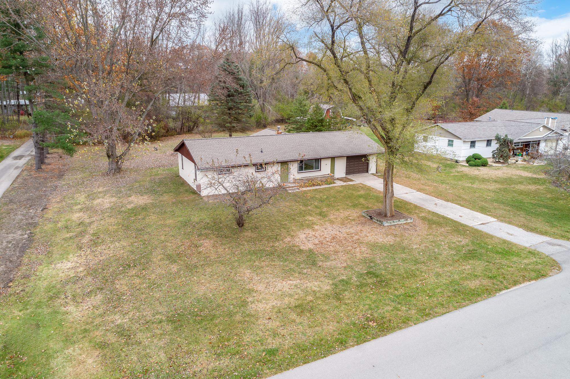 2389 East Ginter Road Midland, MI 48640 - Photo 2 of 32