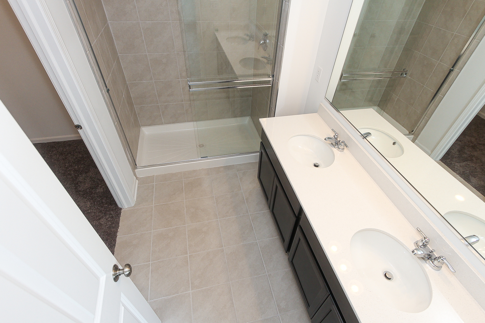 451 Comstock Road South Elgin, IL 60177 - Photo 18 of 30 a bathroom with a sink and a tub