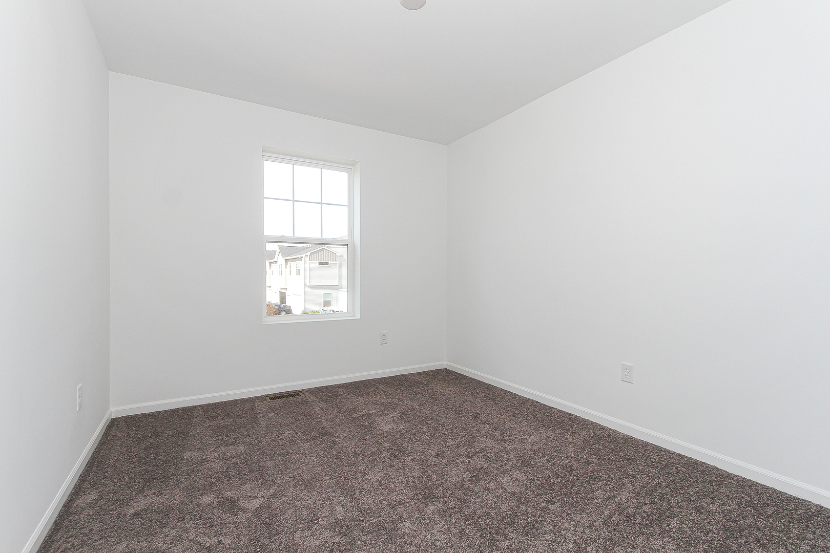 451 Comstock Road South Elgin, IL 60177 - Photo 24 of 30 an empty room with a window