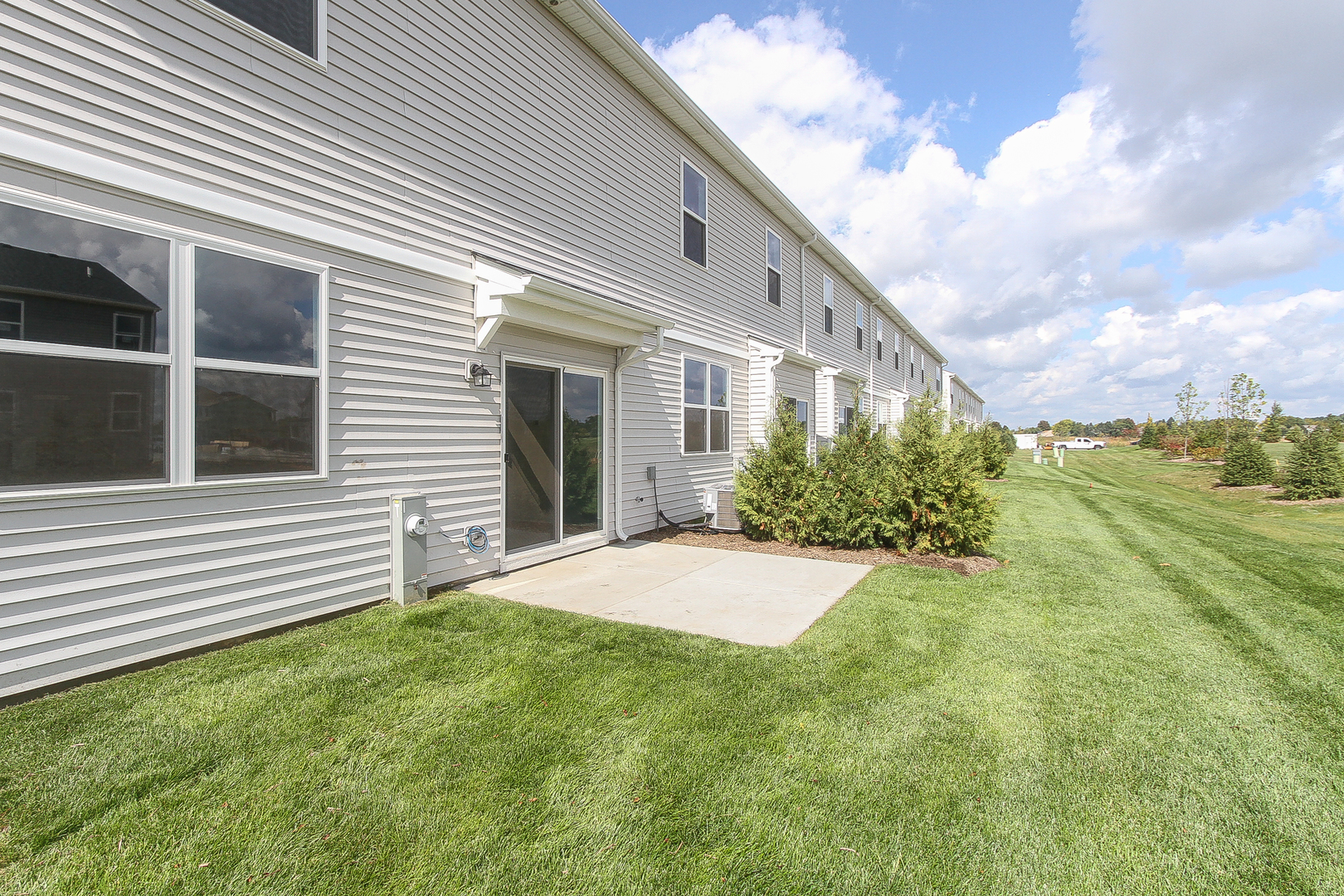451 Comstock Road South Elgin, IL 60177 - Photo 28 of 30 a house view with a garden space