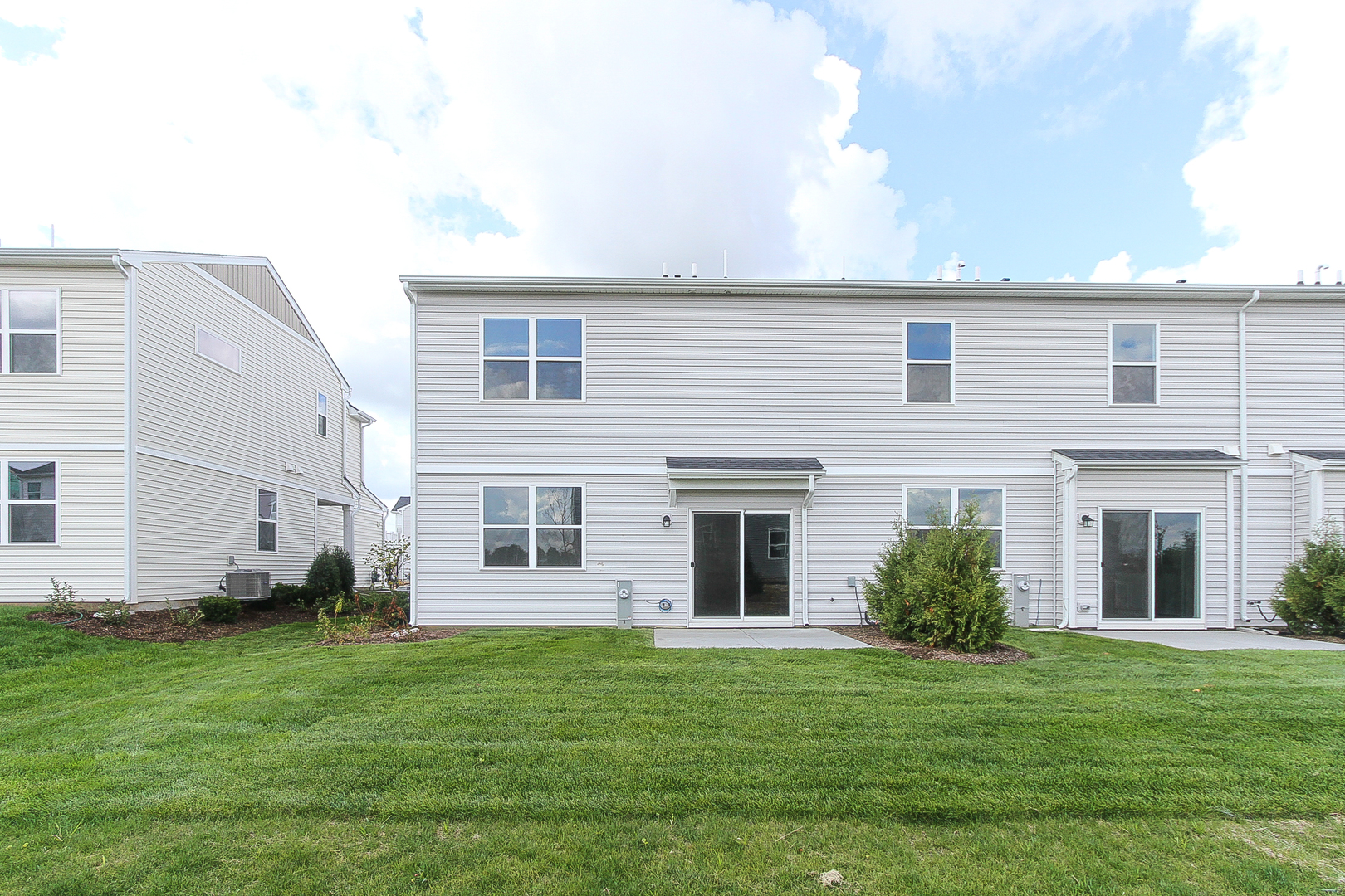 451 Comstock Road South Elgin, IL 60177 - Photo 29 of 30 a view of an house with backyard space and garden
