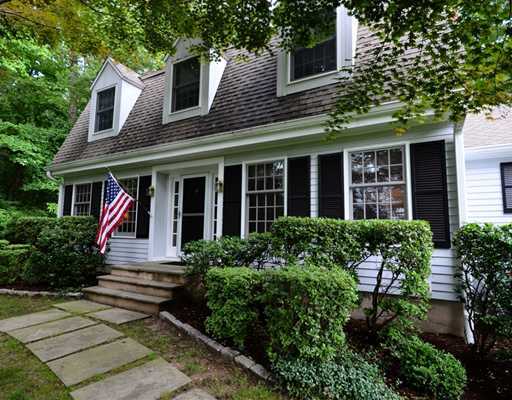 4 Barringer Road Darien, CT 06820 - Photo 2 of 19 a front view of a house with garden
