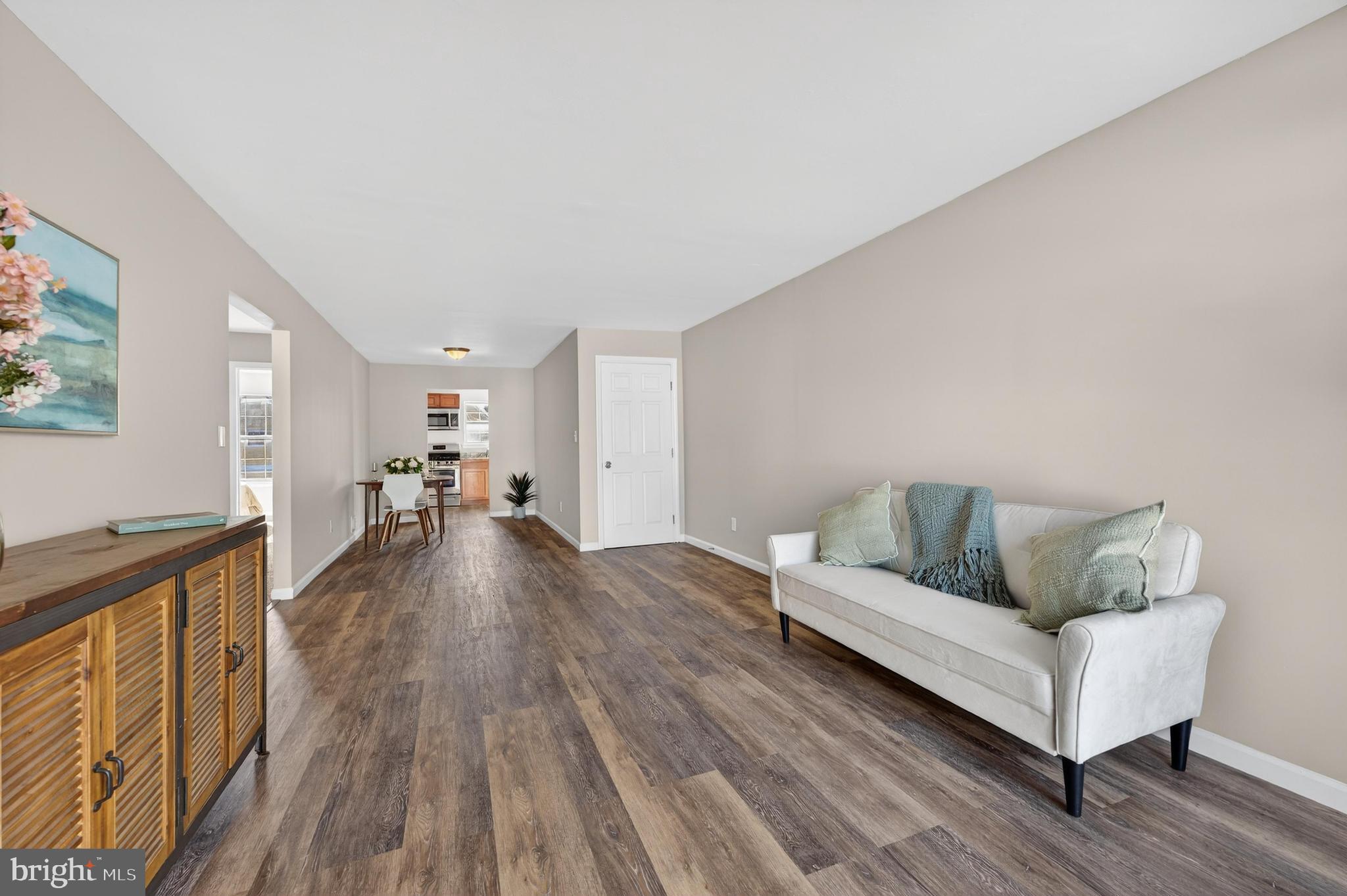 909 Woodchip Road Lumberton, NJ 08048 - Photo 7 of 20 Spacious, inviting living area with warmth.