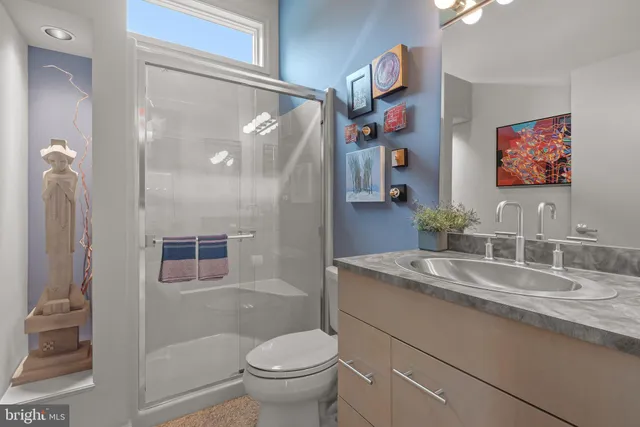 a view of a house with backyard and garden