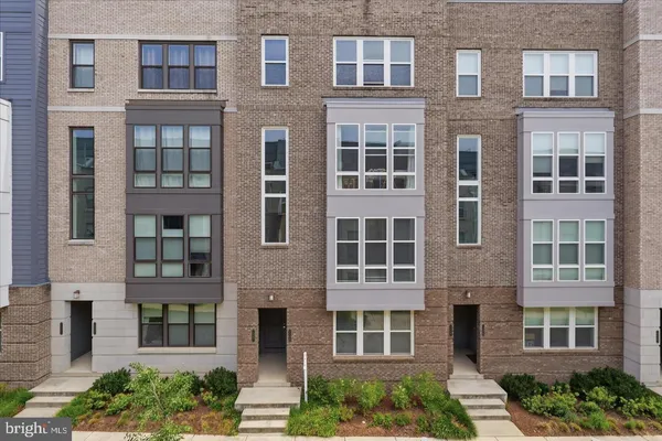 $2,950 | 13329 Launders Street, Herndon, VA 20171