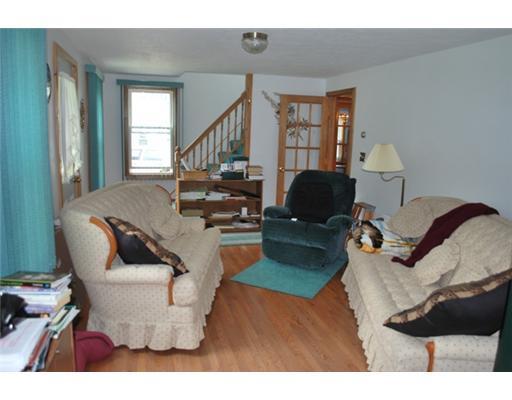 158 Middlesex Road Topsham, ME 04086 - Photo 5 of 20 Living Room.