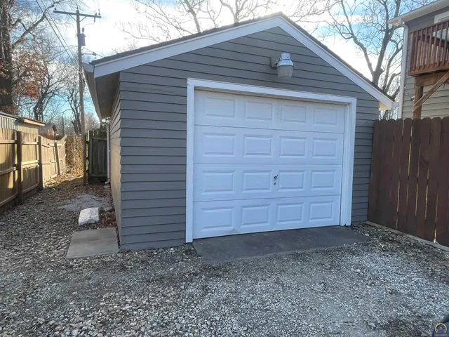 $185,500 | 2002 Southwest High Avenue, Topeka, KS 66604